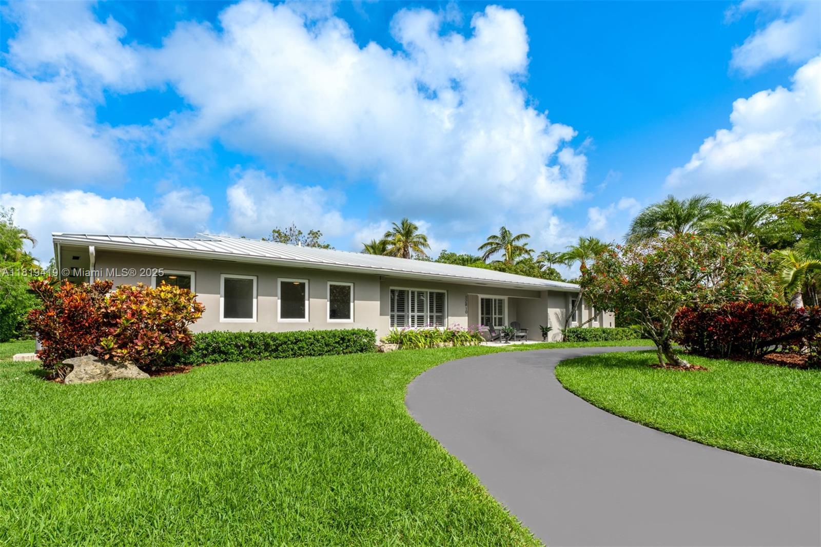 JANEMARY ESTATES - фото