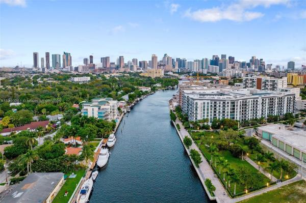 SERENITY ON THE RIVER CON