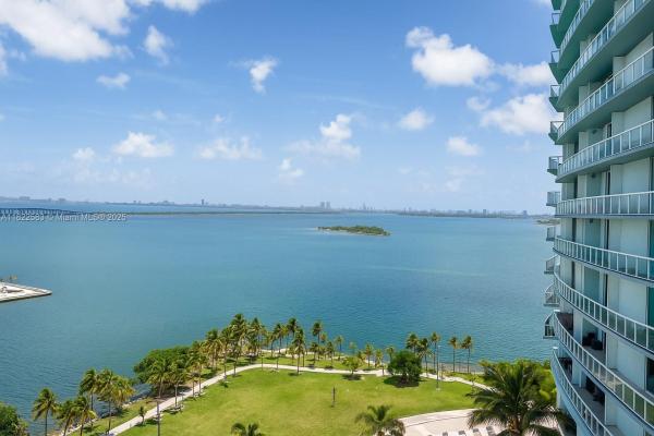 QUANTUM ON THE BAY CONDO