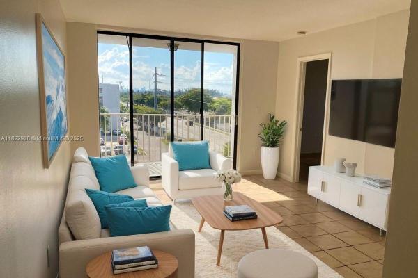 FONTAINEBLEAU GARDENS CON