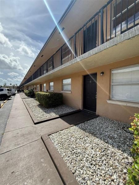 LAS VILLAS SEGOVIA CONDO