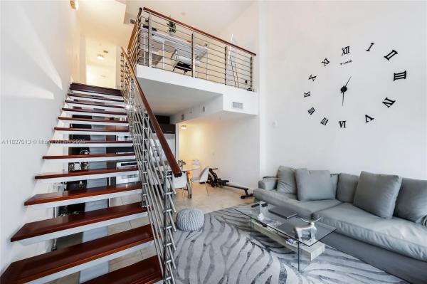 BRICKELL ON THE RIVER S T