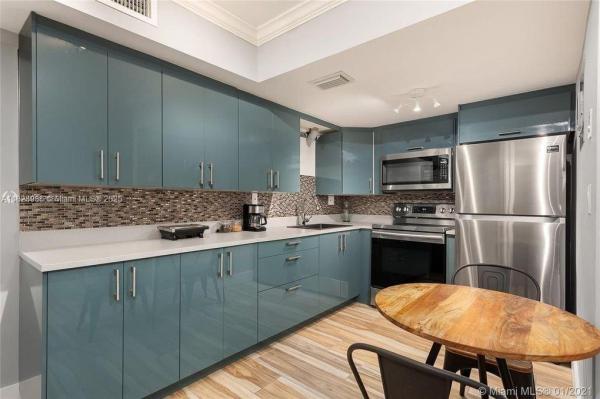 BISCAYNE BREEZE CONDO