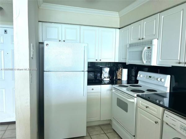 2501 S OCEAN DR #424, HOLLYWOOD, FL 33019