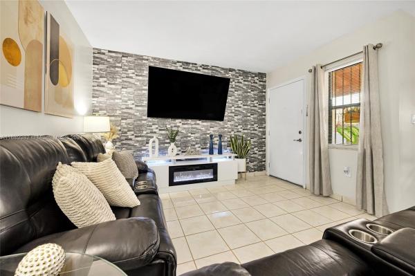 INDIAN SUMMER VILG CONDO