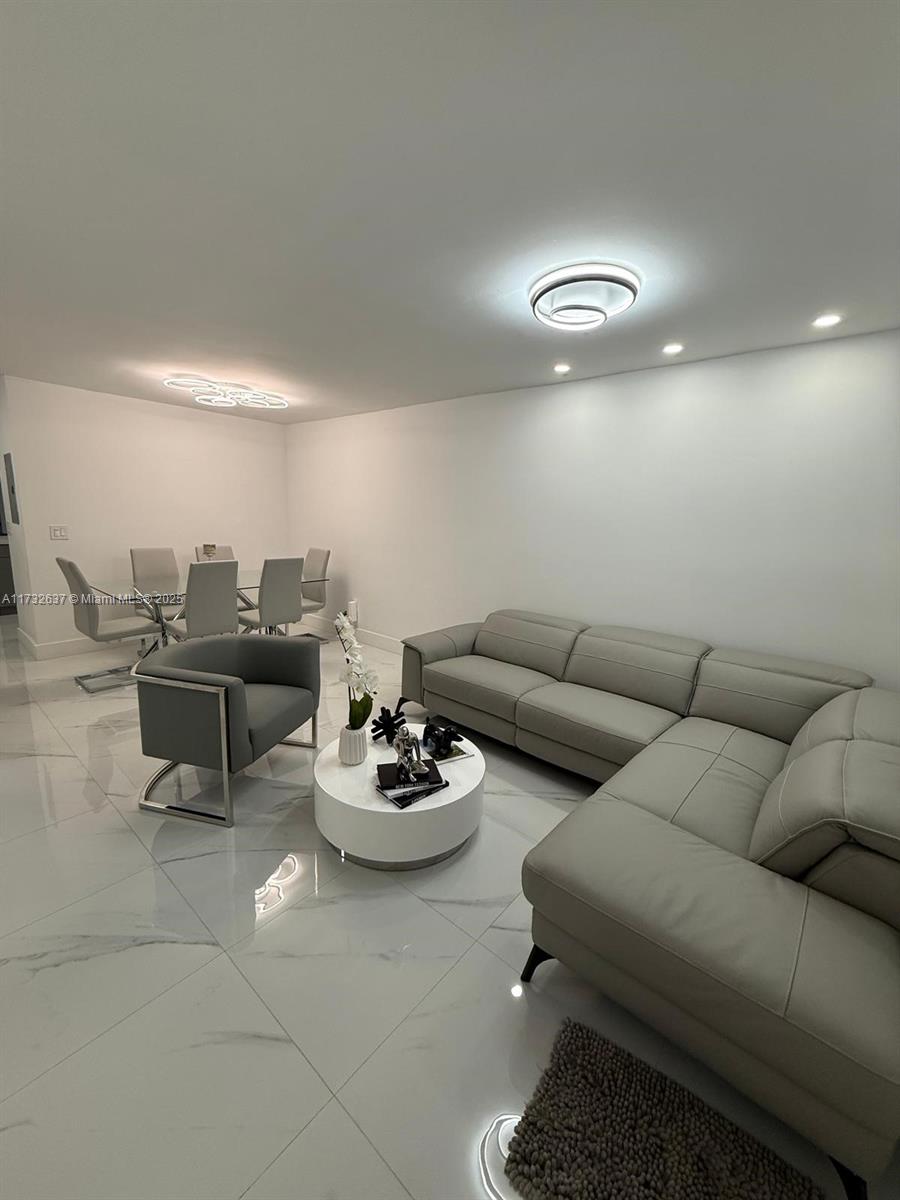 GRAND VISTA CONDO - фото