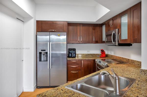 19900 E COUNTRY CLUB DR #716, AVENTURA, FL 33180