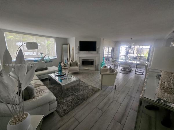 SHERIDAN BY THE BEACH CON