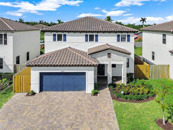 ESTATES AT SILVER PALM
