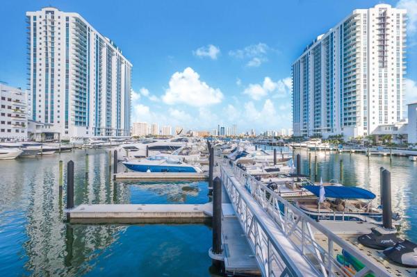 17111 BISCAYNE BLVD #2101, NORTH MIAMI BEACH, FL 33160