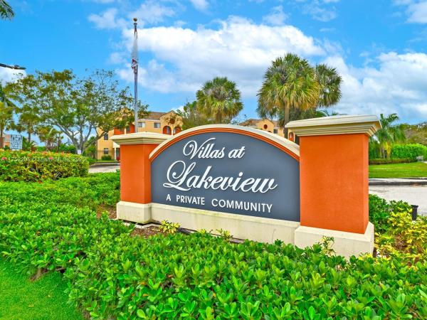 VILLAS AT LAKEVIEW CONDO