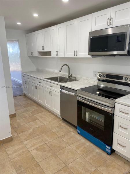 EASTERN SHORES WHITE HOUS