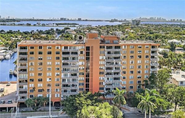 WATERSIDE TOWERS CONDO