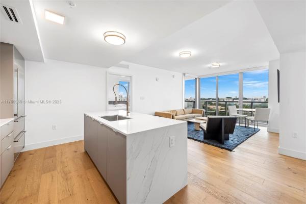 9521 E BAY HARBOR DR #905, BAY HARBOR ISLANDS, FL 33154