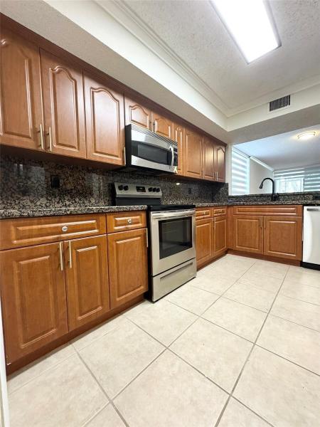 CORAL SPRINGS ESTATE TOWN