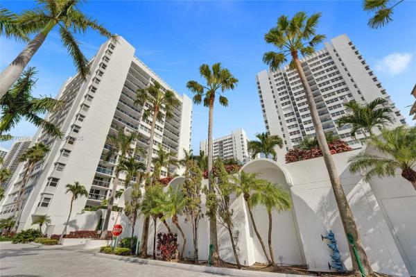 LA MER ESTATES SOUTH COND