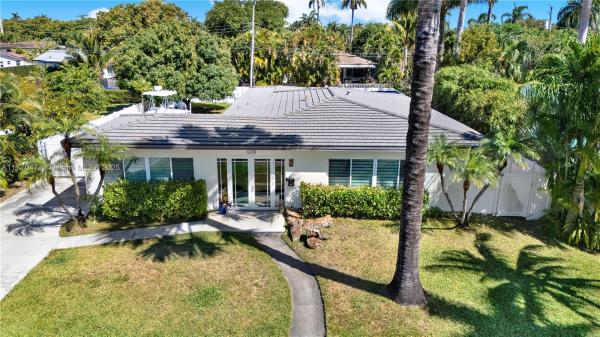 HOLLYWOOD LAKES SECTION