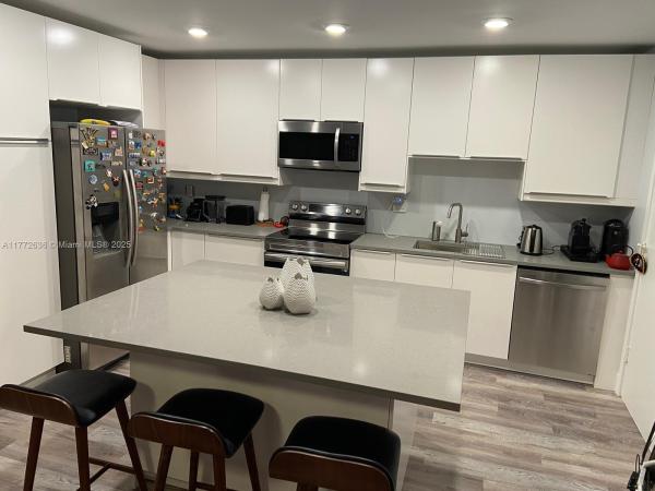 IMPERIAL POINT COLONNADES