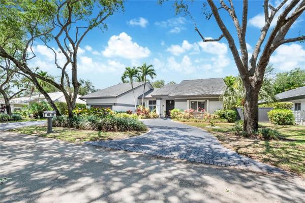 DADELAND FOREST ESTATES