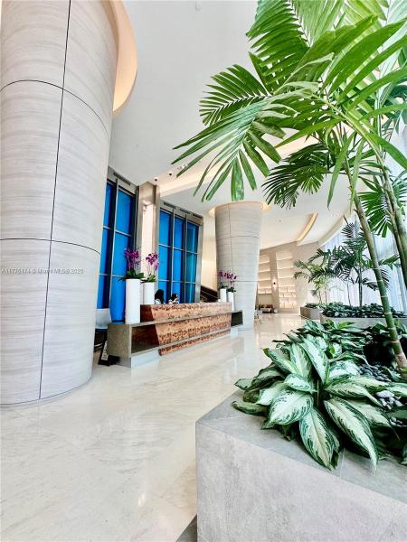 18201 COLLINS AVE #5307, SUNNY ISLES BEACH, FL 33160