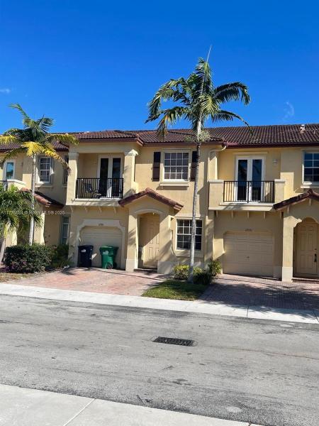 COURTS AT TUSCANY WEST