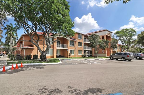 COURTYARDS AT DAVIE CONDO