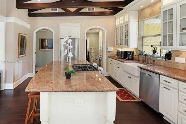 HOLLYWOOD LAKES SECTION