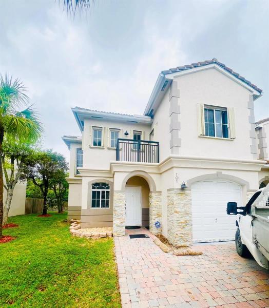 KENDALL VILLAGE TOWNVILLA