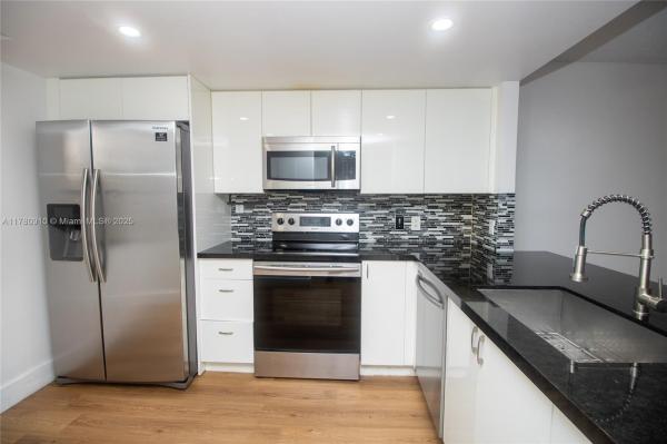 LAKES OF NEWPORT 2 CONDO