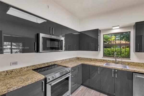 MIAMI SHORES ESTATES