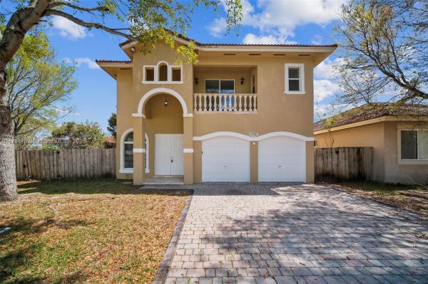 VILLAS AT THE RENAISSANCE