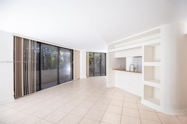 SPINNAKER BAY AT THE WATE