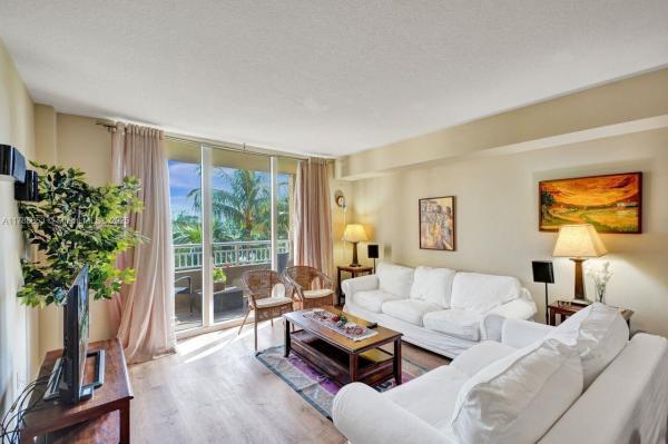 19501 W COUNTRY CLUB DR #402, AVENTURA, FL 33180