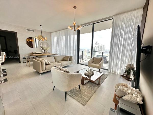 1000 BRICKELL PLZ #PH5305, MIAMI, FL 33131