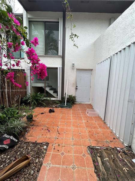 SNAPPER CREEK TOWNHOUSE