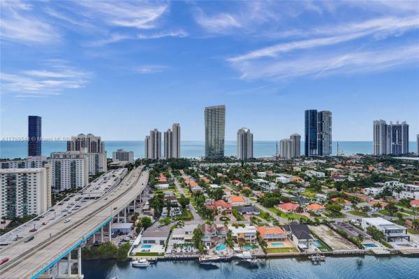 Mystic Pointe Tower 100