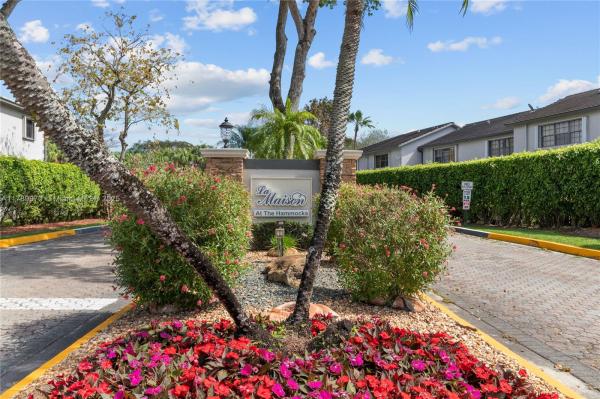 LA MAISON AT THE HAMMOCKS