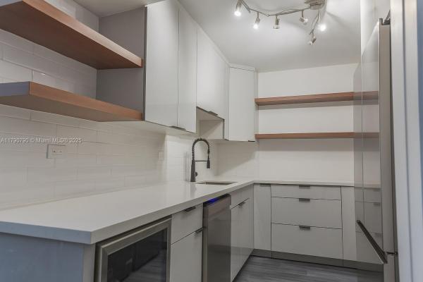 DELVISTA TOWERS CONDO