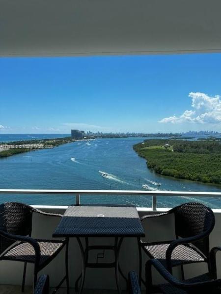 500 BAYVIEW DR #PH-18, SUNNY ISLES BEACH, FL 33160