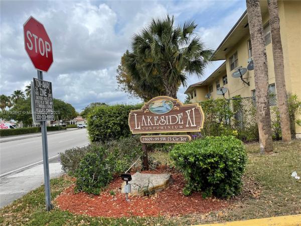 Lakeside XI Condominiums