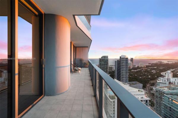 1000 BRICKELL PLZ #PH5706, MIAMI, FL 33131