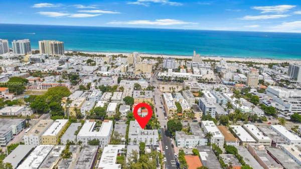 1300 Pennsylvania condo