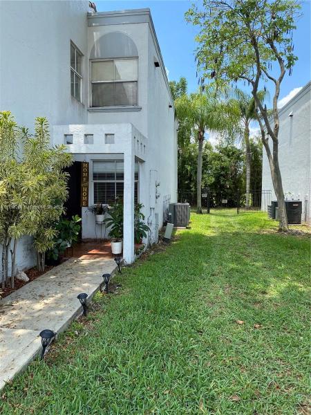 THE GREENS AT DORAL CONDO