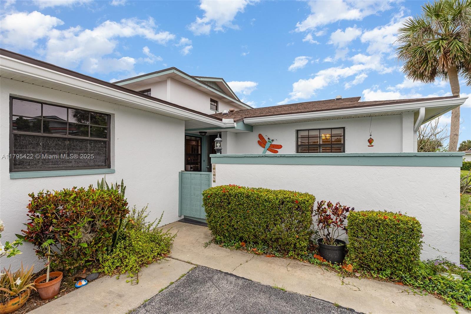 Townhomes of Satellite Be - фото