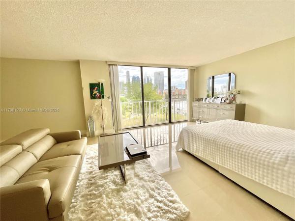 290 174TH ST #515, SUNNY ISLES BEACH, FL 33160