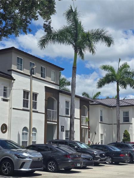 COURTYARDS ONE CONDO