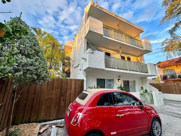 THE EDGES AT 7 ST CONDO