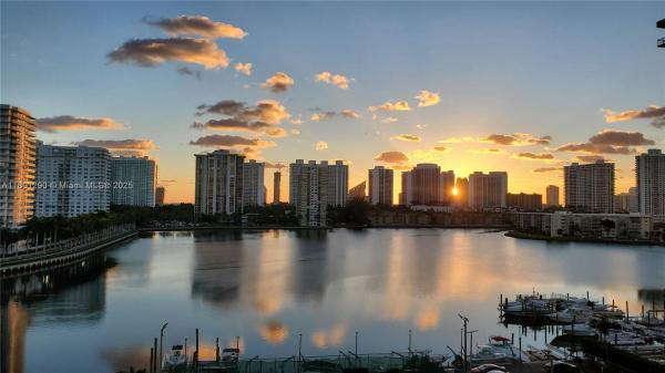 COMMODORE PLAZA CONDO