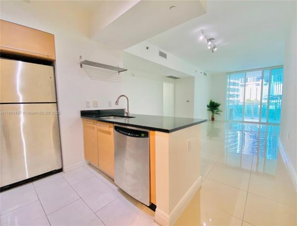 950 BRICKELL BAY DR #401, MIAMI, FL 33131