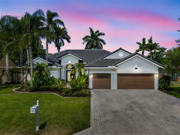 ESTATES OF STIRLING LAKE